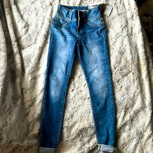 Super cute Wall Flower jeans, dark wash, no rips or holes, size 0